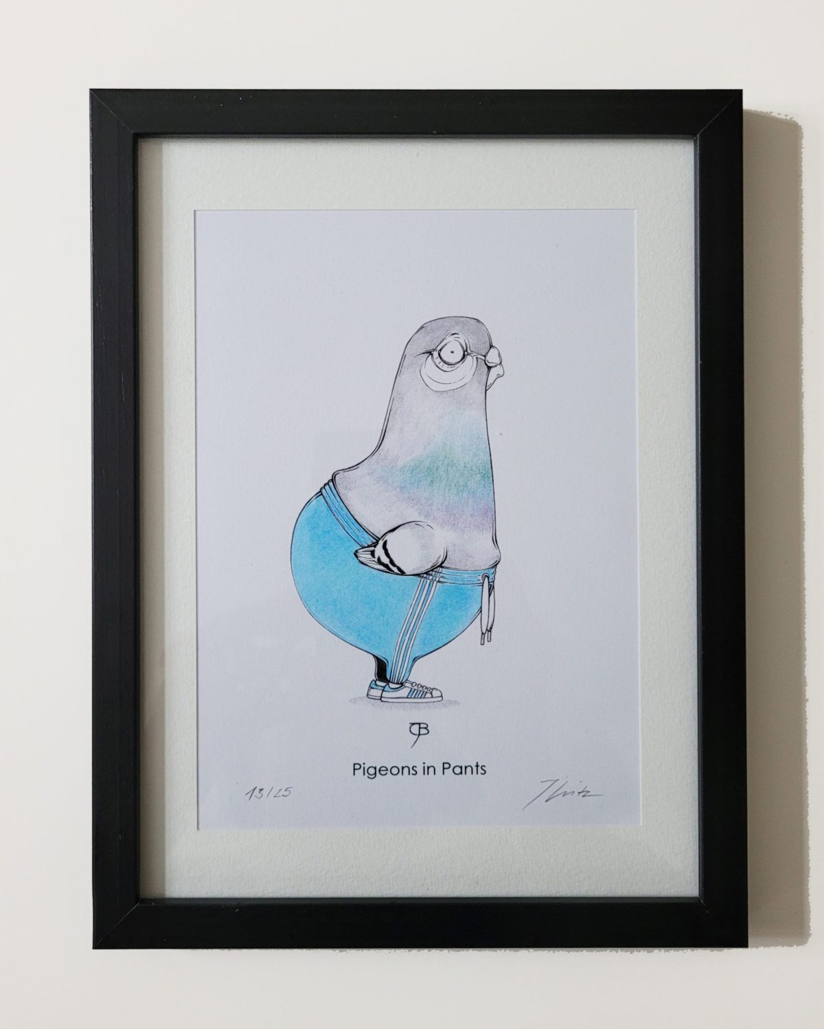 Handkolorierter Kunstdruck "Pigeon in Pants" - hellblau