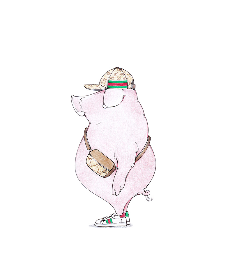 Zeichnung eines Schwein im Profil. Das Tier steht auf den Hinterläufen und ist in Gucci Accessoires eingekleidet. Illustration "Porco Gucci" von Julian Opitz.