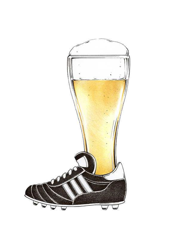 Ein randvolles Weißbierglas steckt wie eine pralle Fußballer-Wade in einem schwarzen Fußballschuh mit Stollen. Illustration "Weizenkicker" von Julian Opitz.